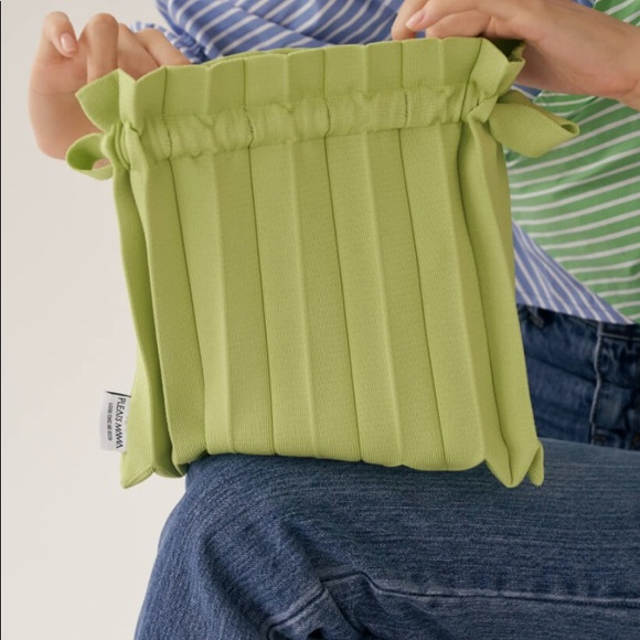 Pleats Mama Mini Bubble Bag - Picture 2 of 4